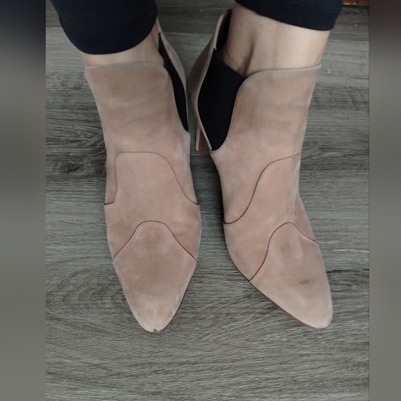 Alaia Elegant Suede Tan Women's Heeled Ankle Boots - Picture 9 of 16